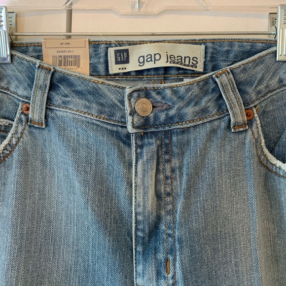 GAP Cropped Bootcut Jeans - Picture 2 of 5